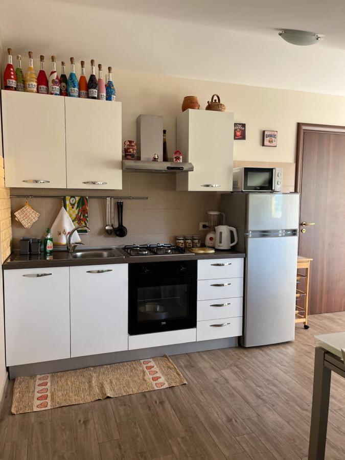 דירות פיומפרדו די סיציליה Yellow House מראה חיצוני תמונה