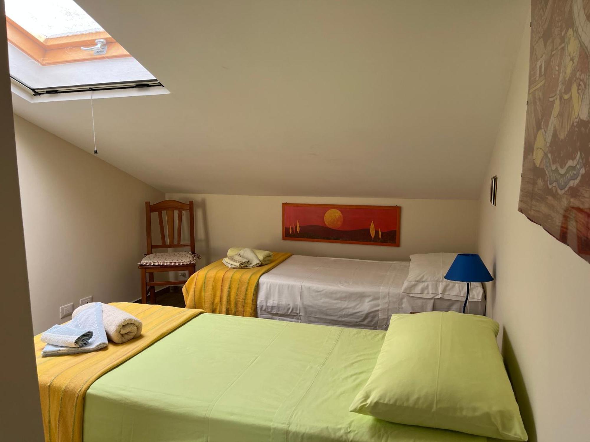דירות פיומפרדו די סיציליה Yellow House מראה חיצוני תמונה