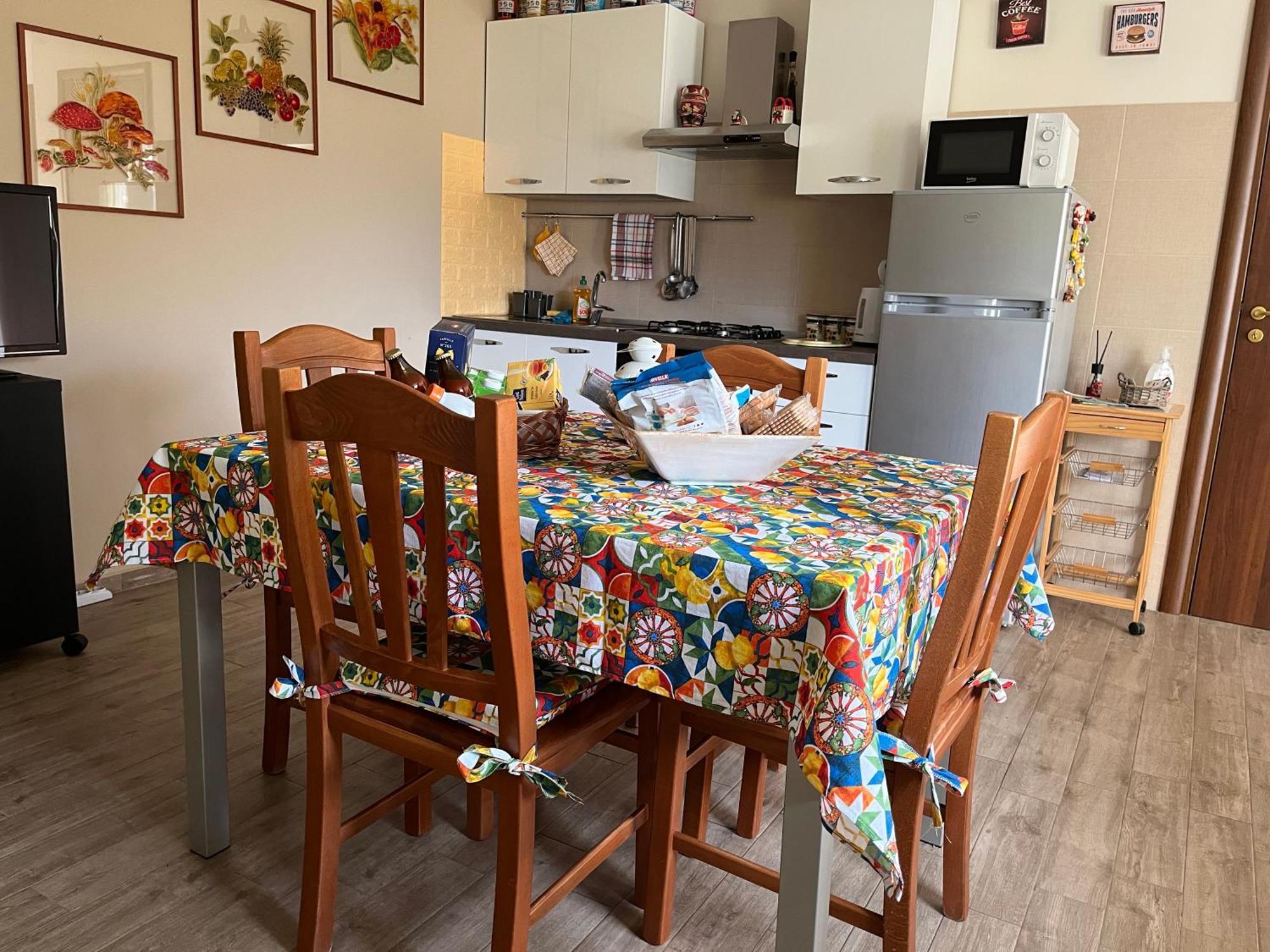 דירות פיומפרדו די סיציליה Yellow House מראה חיצוני תמונה