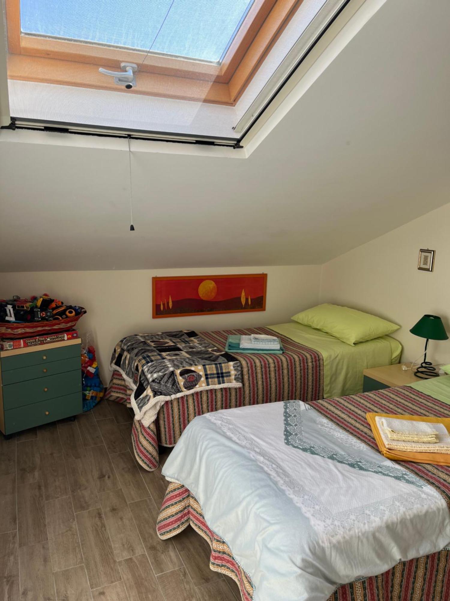 דירות פיומפרדו די סיציליה Yellow House מראה חיצוני תמונה